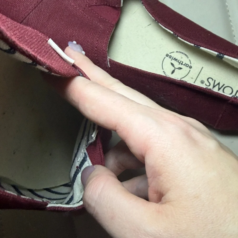 TOMS Burgundy Canvas Slip-On Shoes Men’s 9.5 (Women’s 11) Casual Comfort Flats